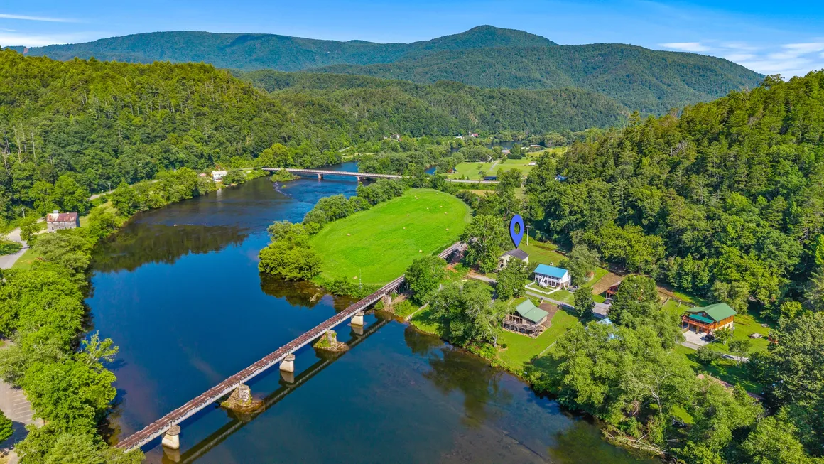 Video tour still frame